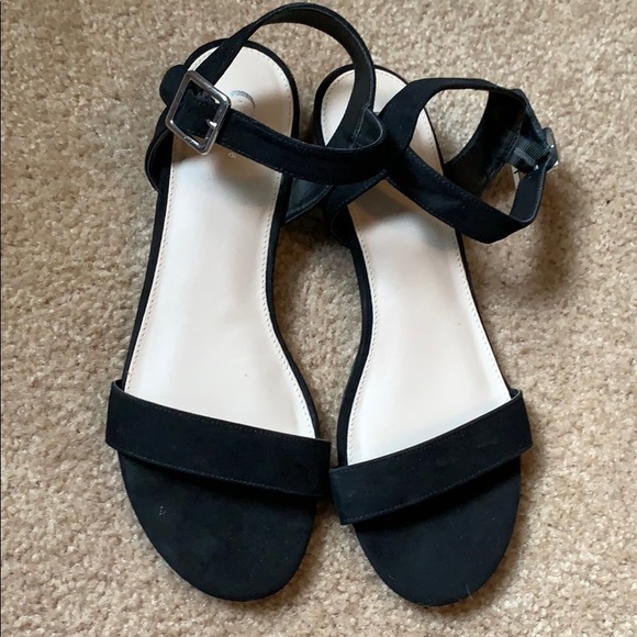 Low heel sandal - Picture 2 of 6